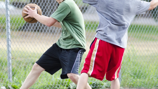 バスケ ピボット ピボットステップ のやり方と注意点 バスケットボールターミナル バスタミ